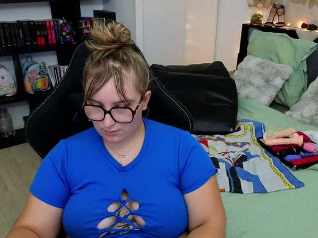 ElvinnaLaFrancaise live cam on BongaCams