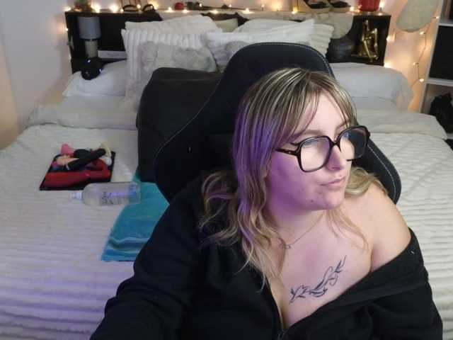 ElvinnaLaFrancaise live cam on BongaCams