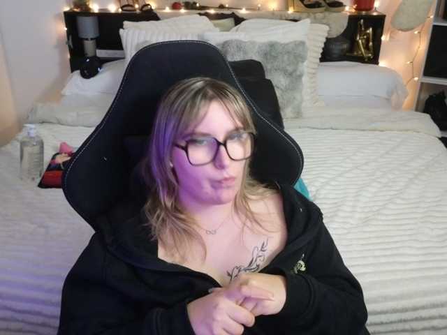 ElvinnaLaFrancaise live cam on BongaCams