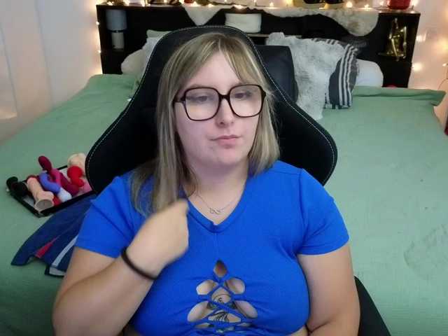 ElvinnaLaFrancaise live cam on BongaCams