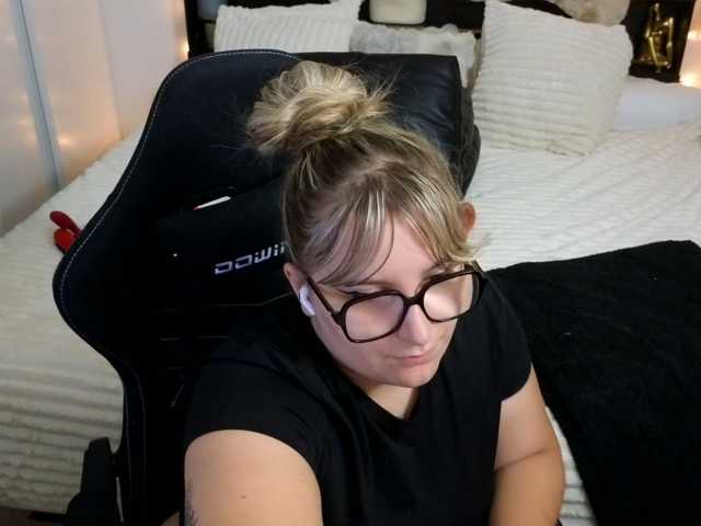 ElvinnaLaFrancaise, en vivo ahora en BongaCams