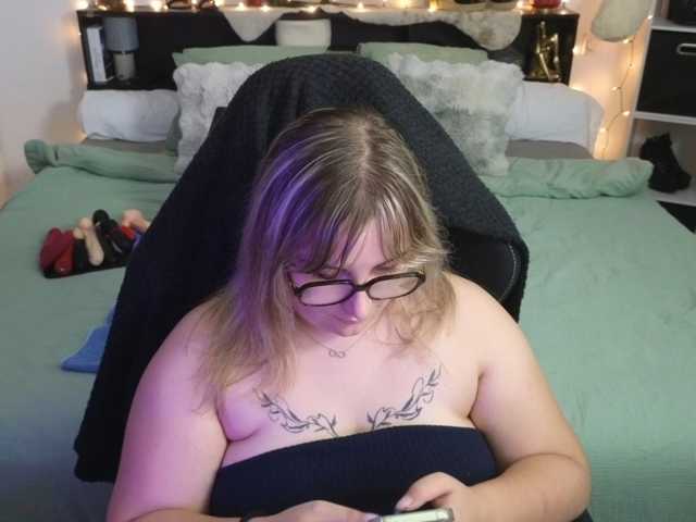 ElvinnaLaFrancaise live cam on BongaCams
