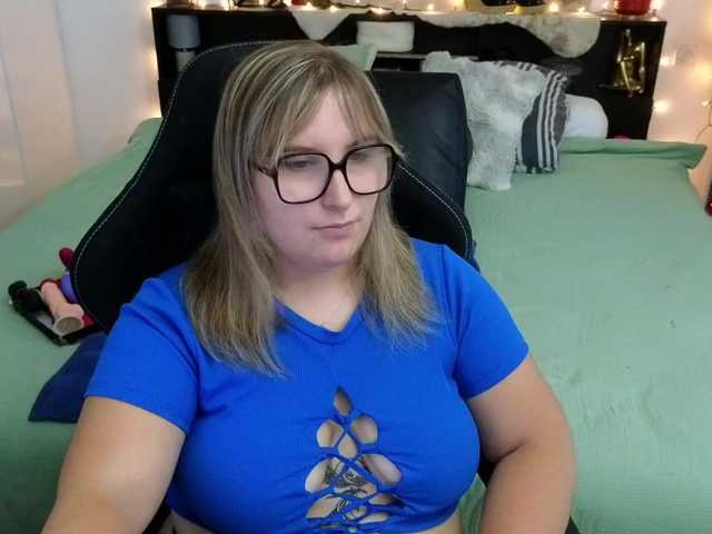 ElvinnaLaFrancaise live cam on BongaCams