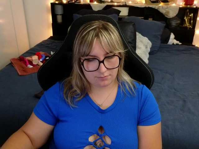 ElvinnaLaFrancaise live cam on BongaCams