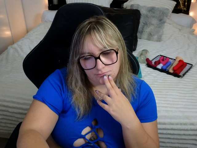 ElvinnaLaFrancaise live cam on BongaCams