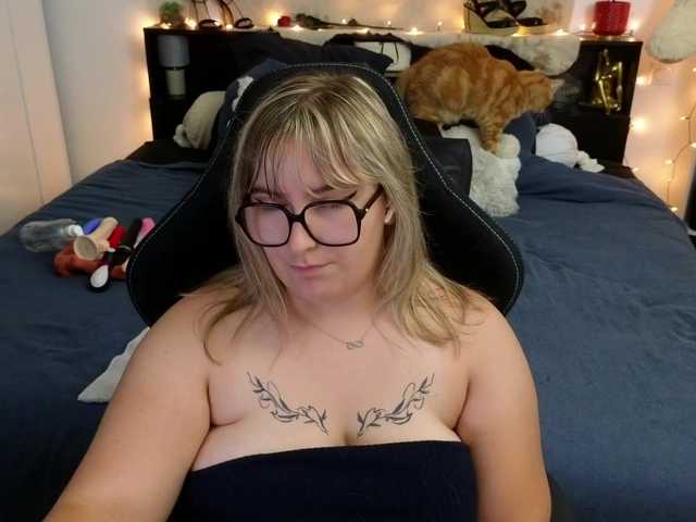 ElvinnaLaFrancaise live cam on BongaCams