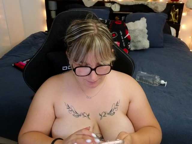 ElvinnaLaFrancaise live cam on BongaCams