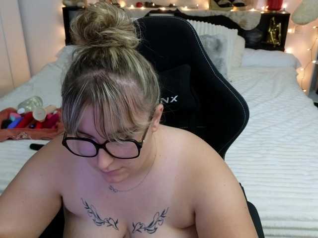 ElvinnaLaFrancaise live cam on BongaCams