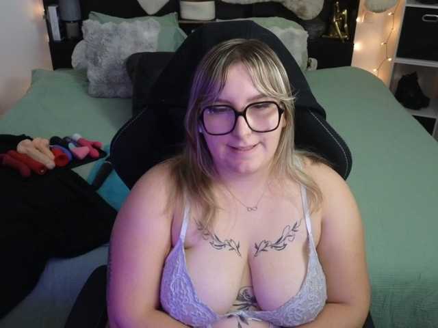 ElvinnaLaFrancaise live cam on BongaCams