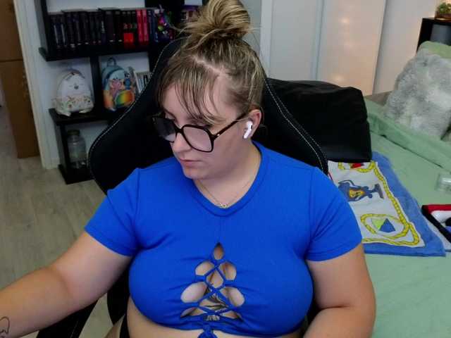 ElvinnaLaFrancaise live cam on BongaCams