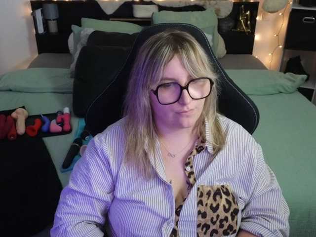 ElvinnaLaFrancaise live cam on BongaCams