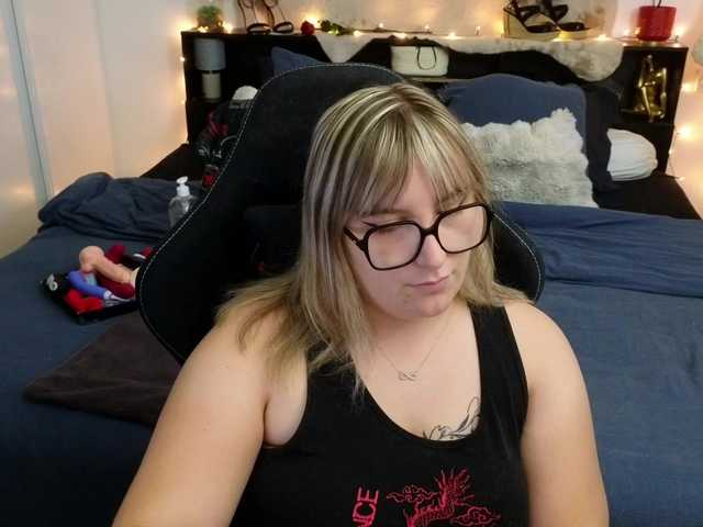 ElvinnaLaFrancaise live cam on BongaCams