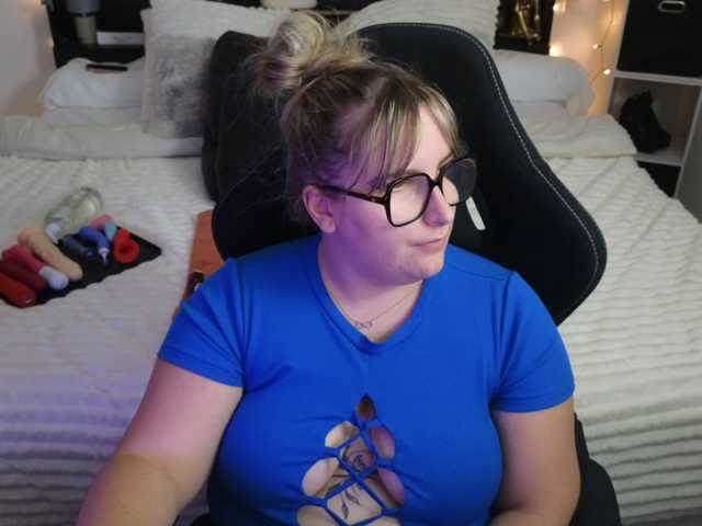 ElvinnaLaFrancaise live cam on BongaCams
