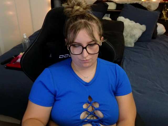 ElvinnaLaFrancaise live cam on BongaCams