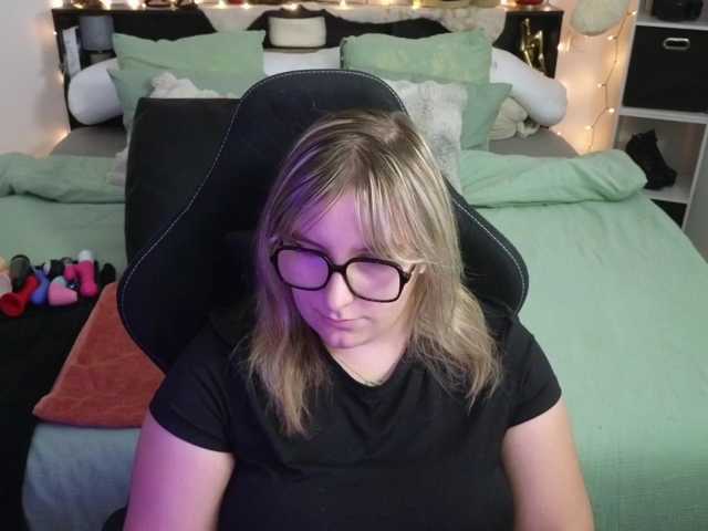 ElvinnaLaFrancaise live cam on BongaCams