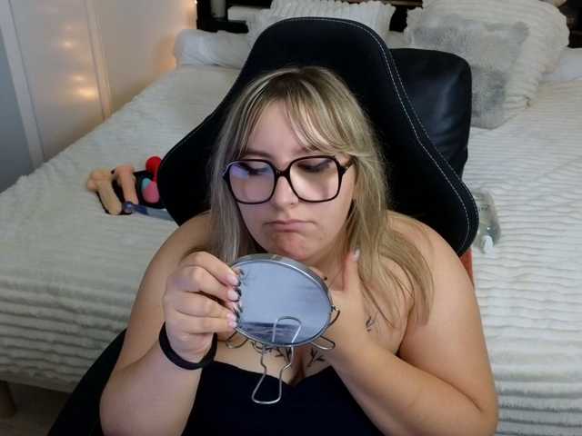 le modèle ElvinnaLaFrancaise est en webcam porno dans un show sur le site bongacams, il possède les tags suivants: White/Caucasian,Blonde,Shaved