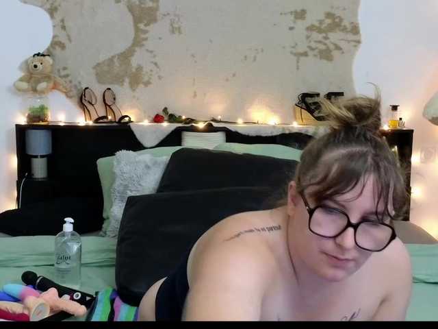 ElvinnaLaFrancaise's BongaCams show and profile