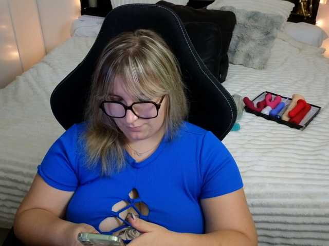 Camgirl ElvinnaLaFrancaise sur Bongacams