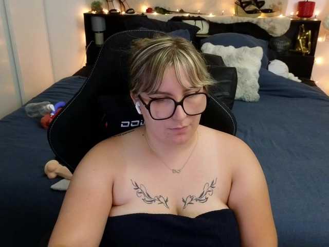 ElvinnaLaFrancaise live cam on BongaCams