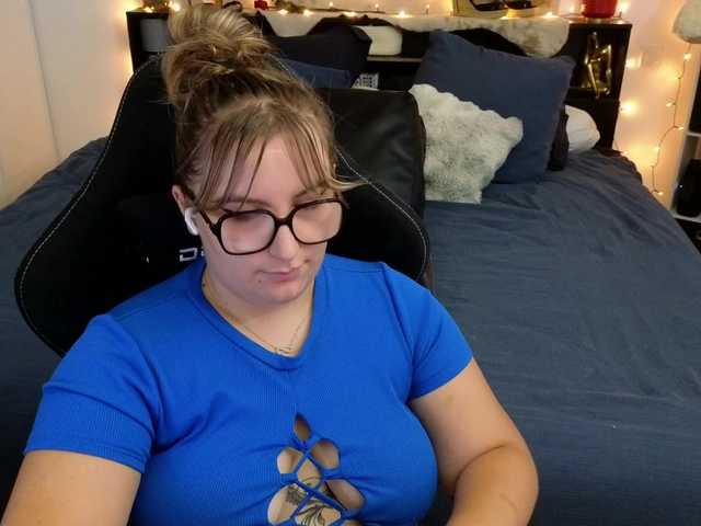 ElvinnaLaFrancaise live cam on BongaCams