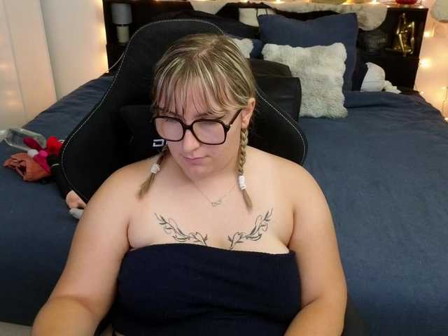 ElvinnaLaFrancaise live cam on BongaCams