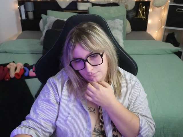 ElvinnaLaFrancaise live cam on BongaCams
