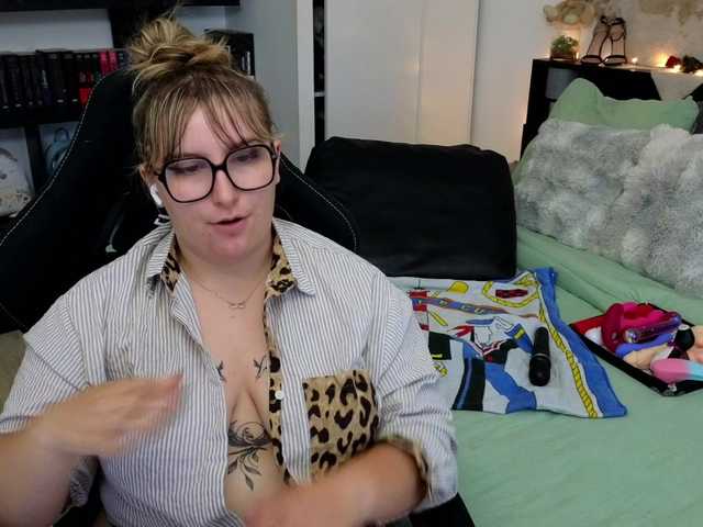 ElvinnaLaFrancaise live cam on BongaCams