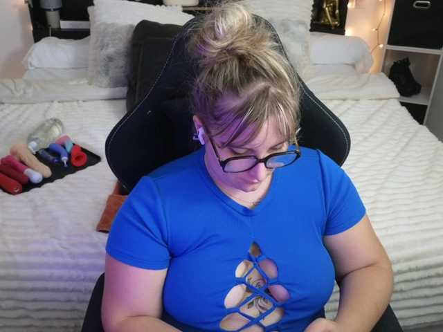 ElvinnaLaFrancaise live cam on BongaCams