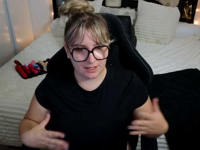 ElvinnaLaFrancaise live cam preview