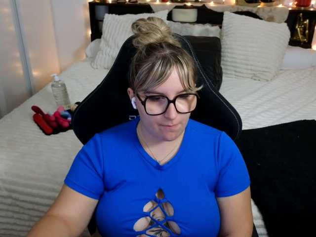ElvinnaLaFrancaise live cam on BongaCams