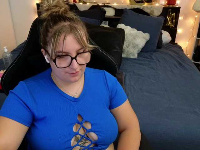 ElvinnaLaFrancaise live cam on BongaCams