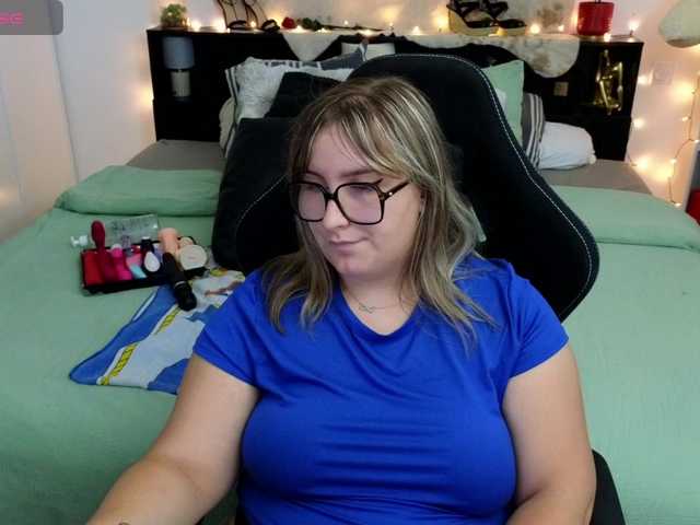 ElvinnaLaFrancaise live webcam show