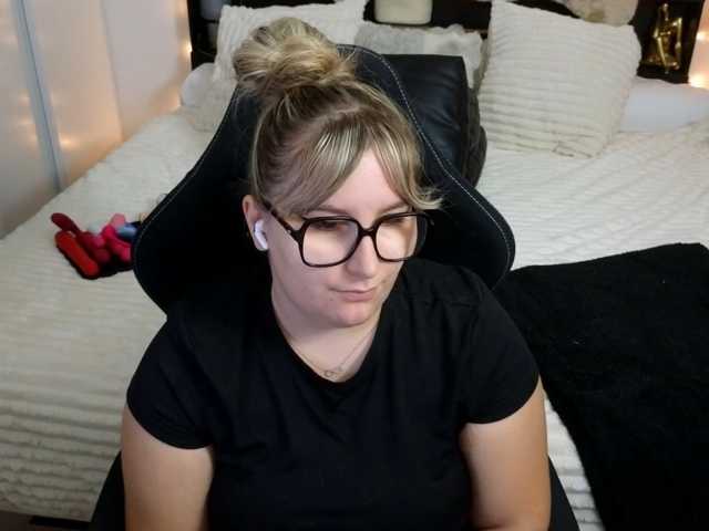 ElvinnaLaFrancaise live cam on BongaCams