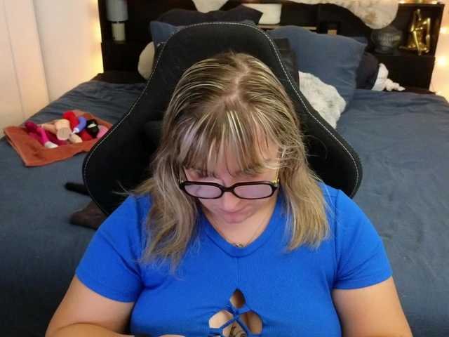 ElvinnaLaFrancaise live cam on BongaCams