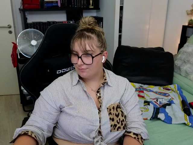 ElvinnaLaFrancaise live cam on BongaCams