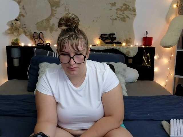 ElvinnaLaFrancaise webcam