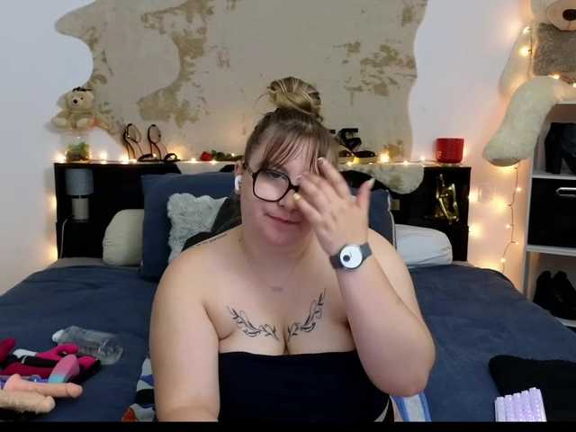 ElvinnaLaFrancaise's BongaCams show and profile
