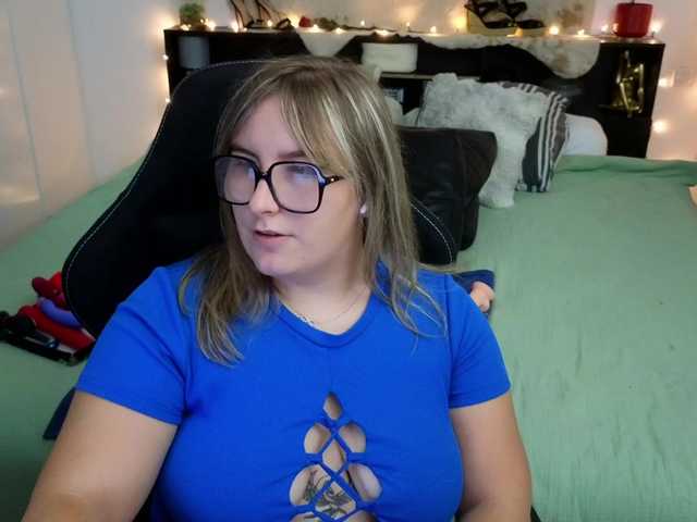ElvinnaLaFrancaise live cam on BongaCams