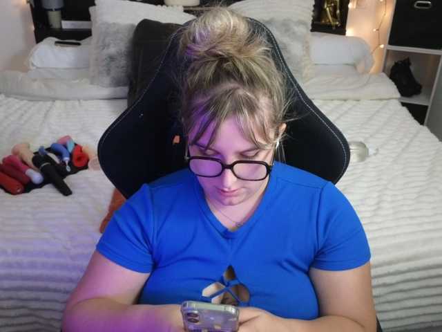 ElvinnaLaFrancaise live cam on BongaCams