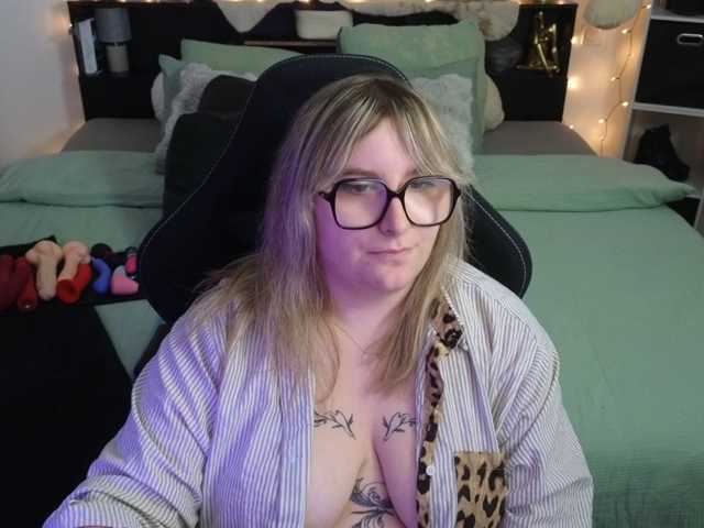 ElvinnaLaFrancaise live cam on BongaCams