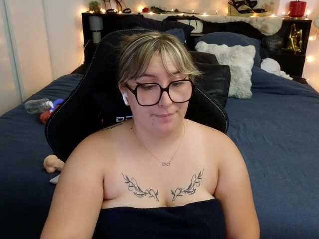 ElvinnaLaFrancaise live cam on BongaCams