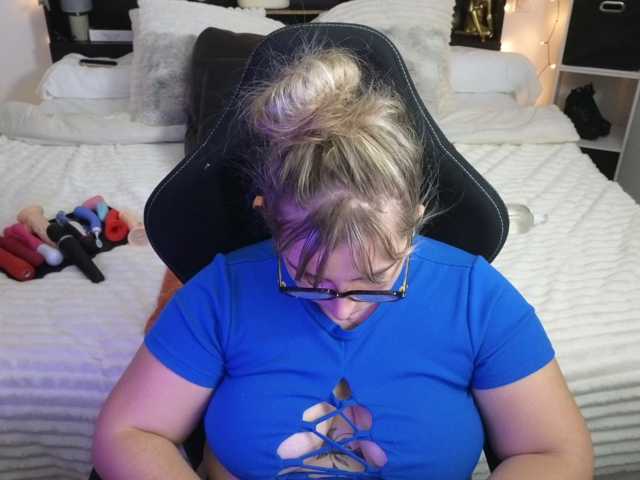 ElvinnaLaFrancaise live cam on BongaCams