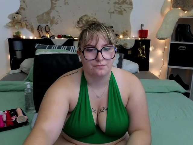 ElvinnaLaFrancaise live cam on BongaCams