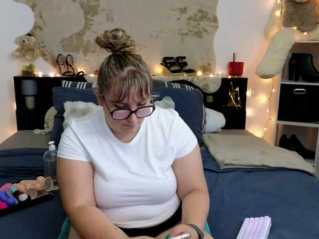 ElvinnaLaFrancaise live cam on BongaCams