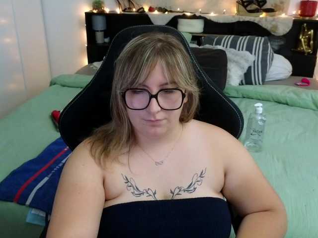 ElvinnaLaFrancaise live cam on BongaCams