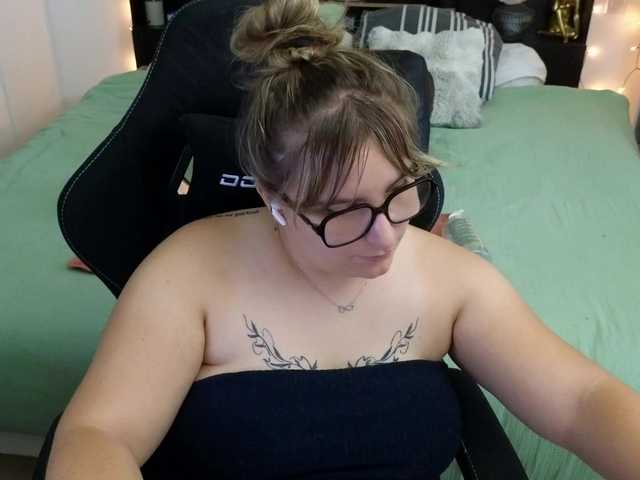 ElvinnaLaFrancaise live cam on BongaCams