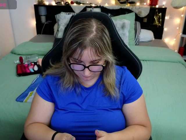 ElvinnaLaFrancaise live cam on BongaCams