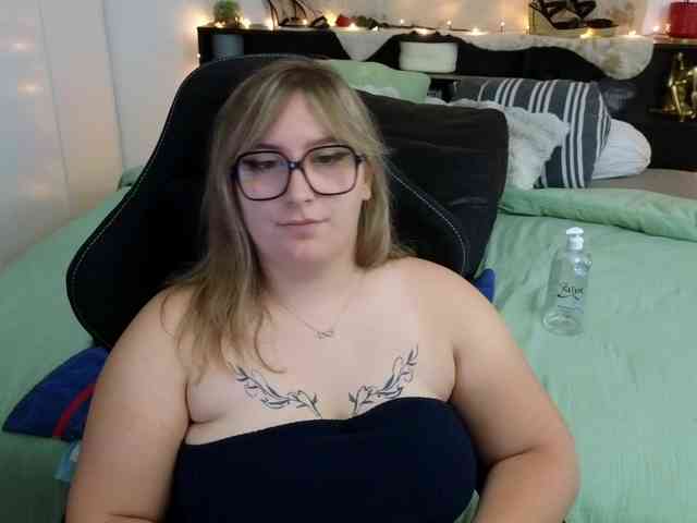 ElvinnaLaFrancaise webcam
