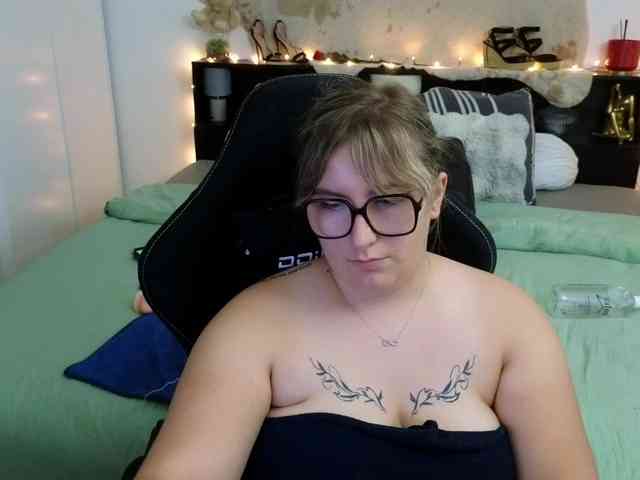 ElvinnaLaFrancaise webcam