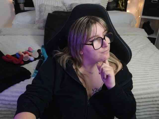 ElvinnaLaFrancaise webcam